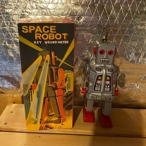 Schylling Collector Series Wind-up Space Robot NEW